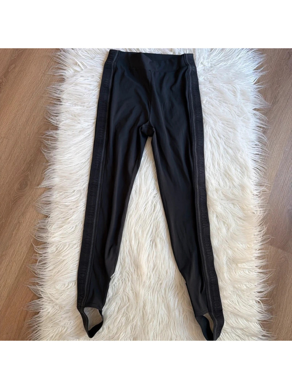 Vuori chilled out stirrup leggings Size L